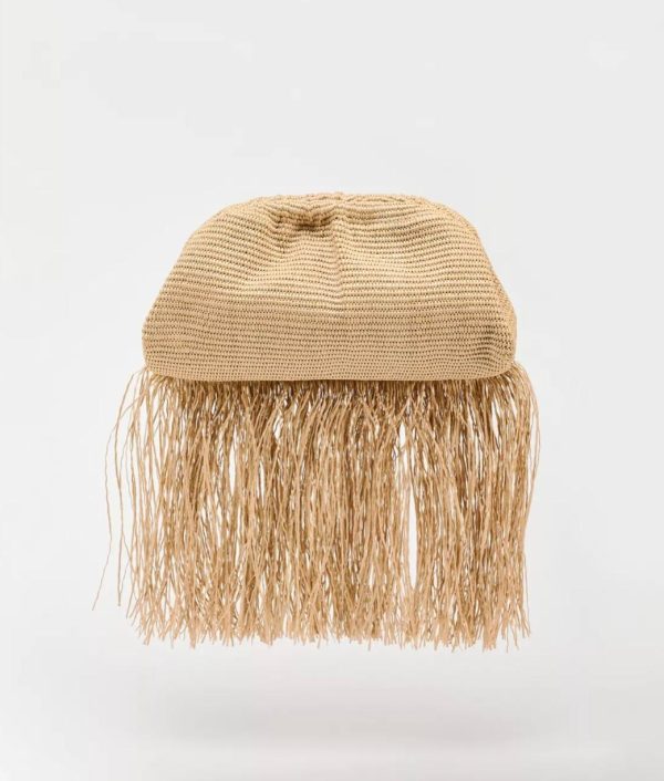 Cartera sobre flecos Zara