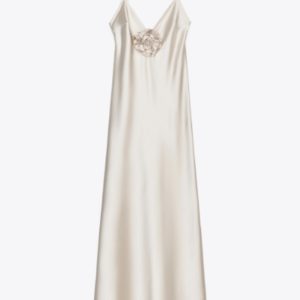 Vestido lencero detalle flor Zara