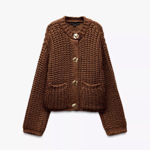 Chaqueta punto grueso botones dorados Zara